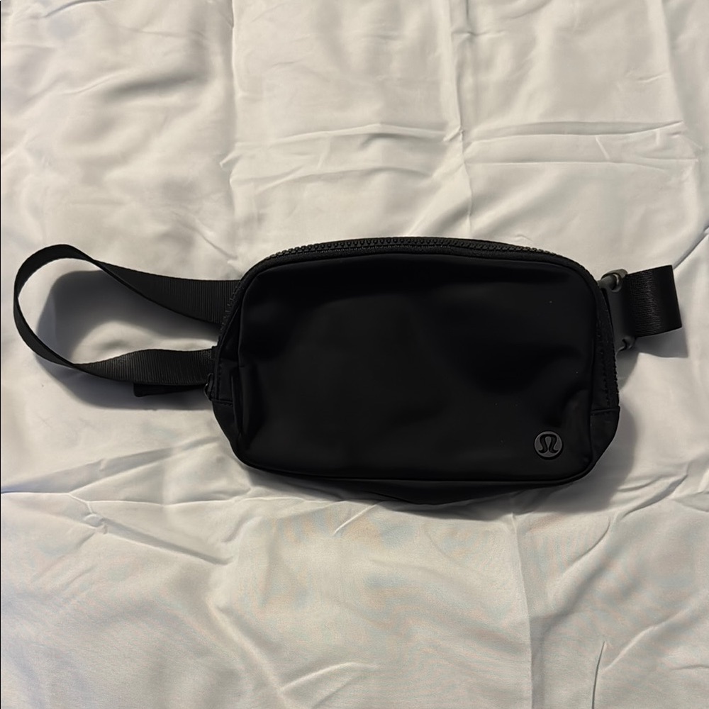 lululemon Black Belt Bag 1L